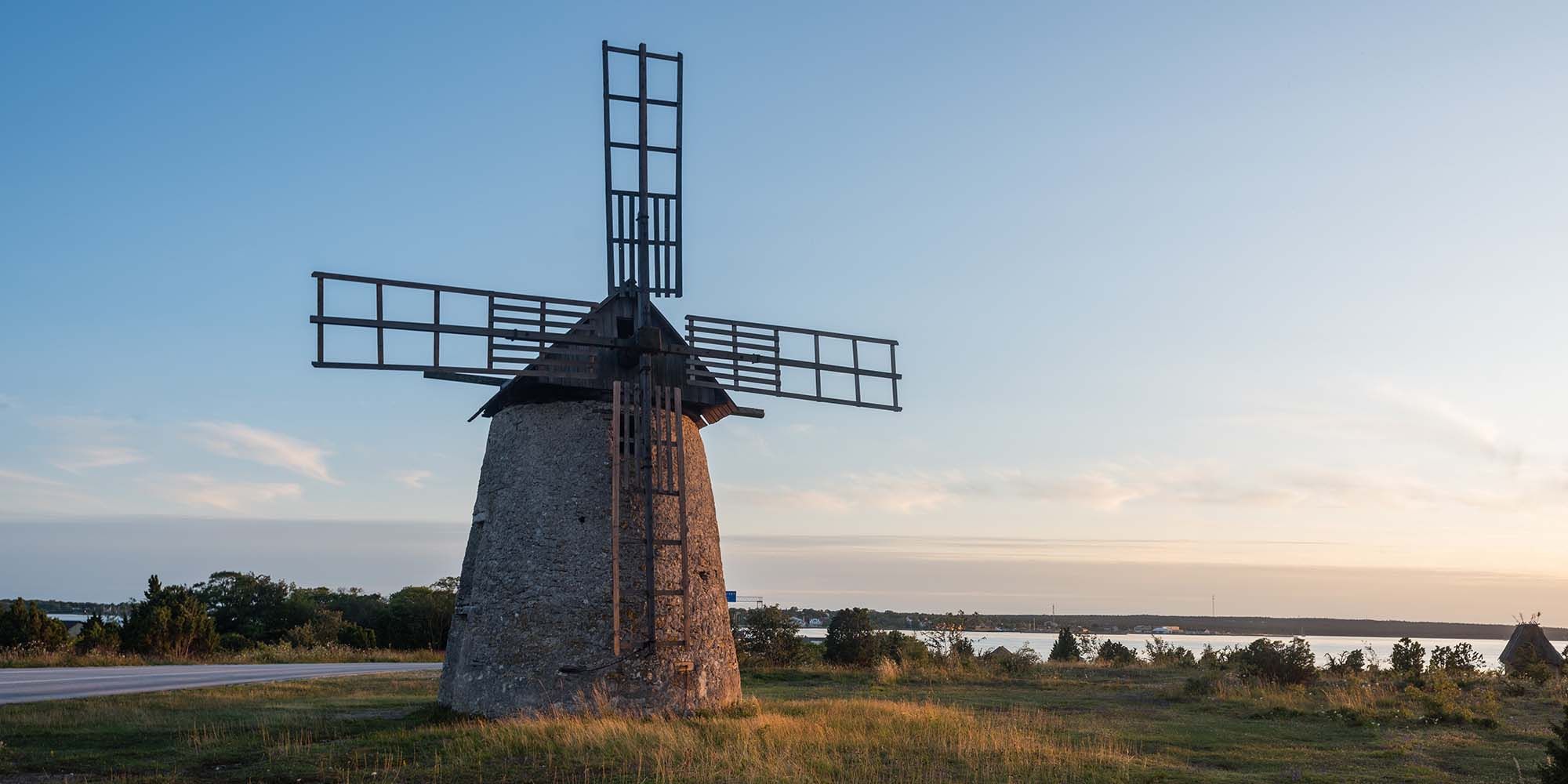 Vindmølle på Fårø. Foto.
